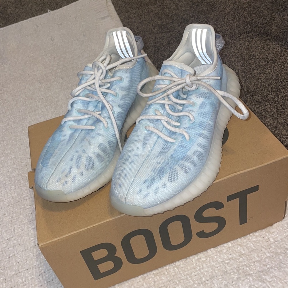 Yeezy 350 mono ice shoes ! gently worn with box ! ice blue color ! size US M 7.5